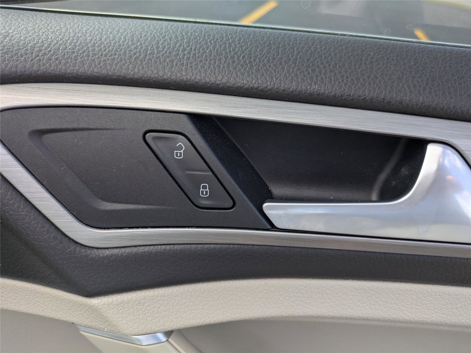 Used 2016 Volkswagen Golf SE w/ Lighting Package image 20