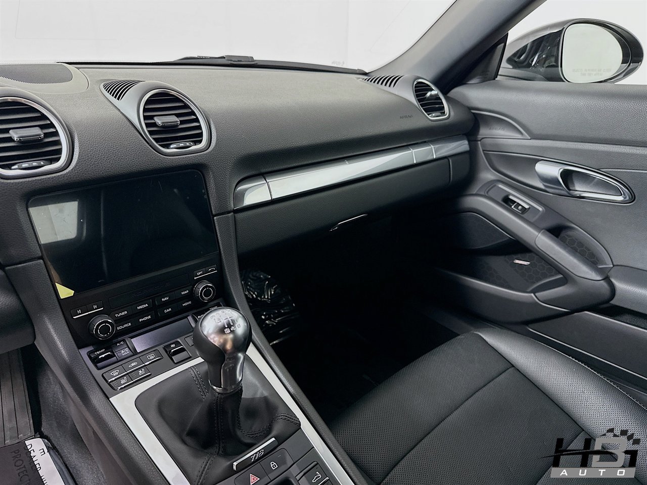 Used 2024 Porsche 718 Boxster w/ Premium Package RWD image 15