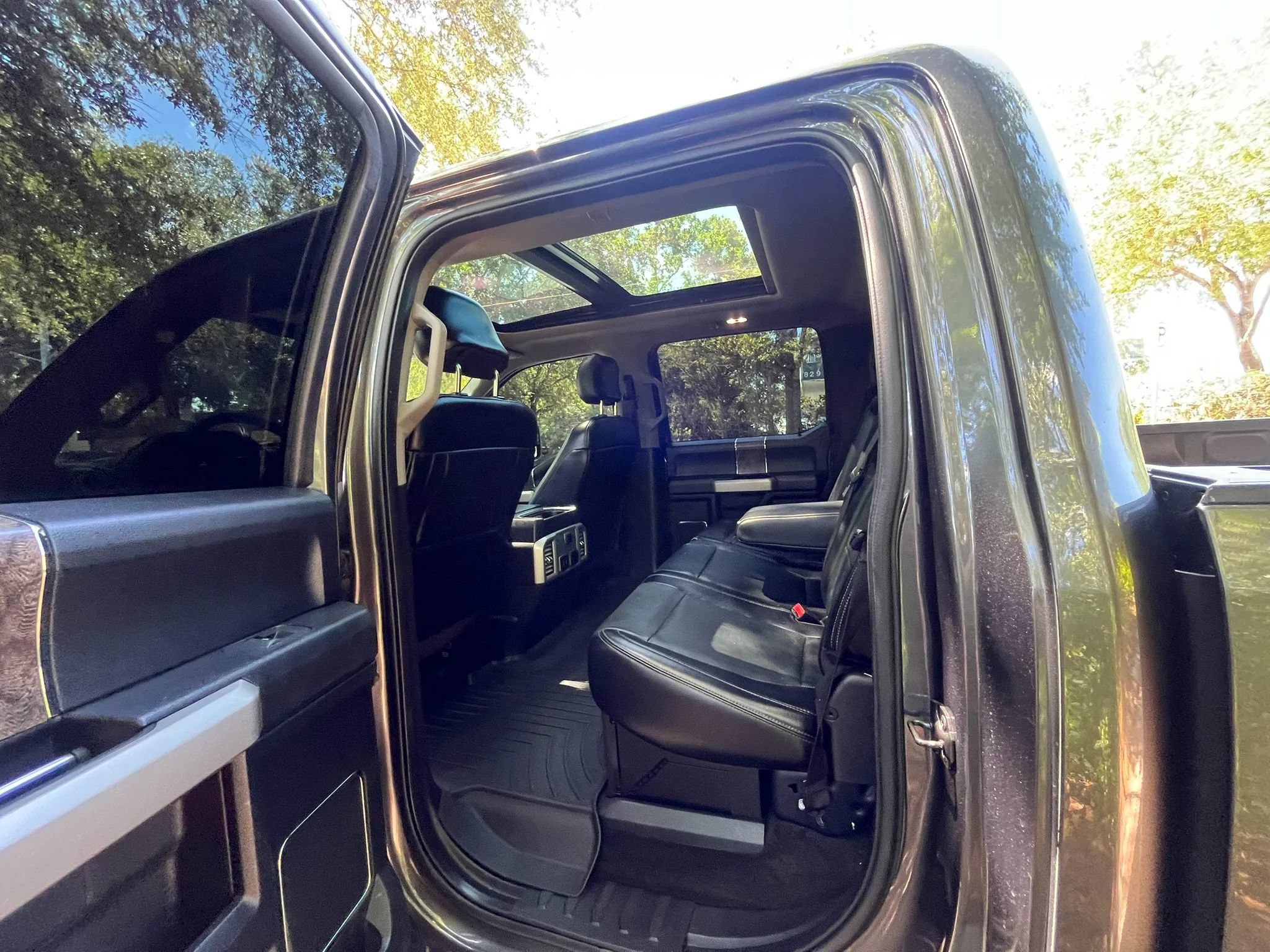 Used 2017 Ford F250 Lariat w/ Lariat Ultimate Package AWD/4WD image 20