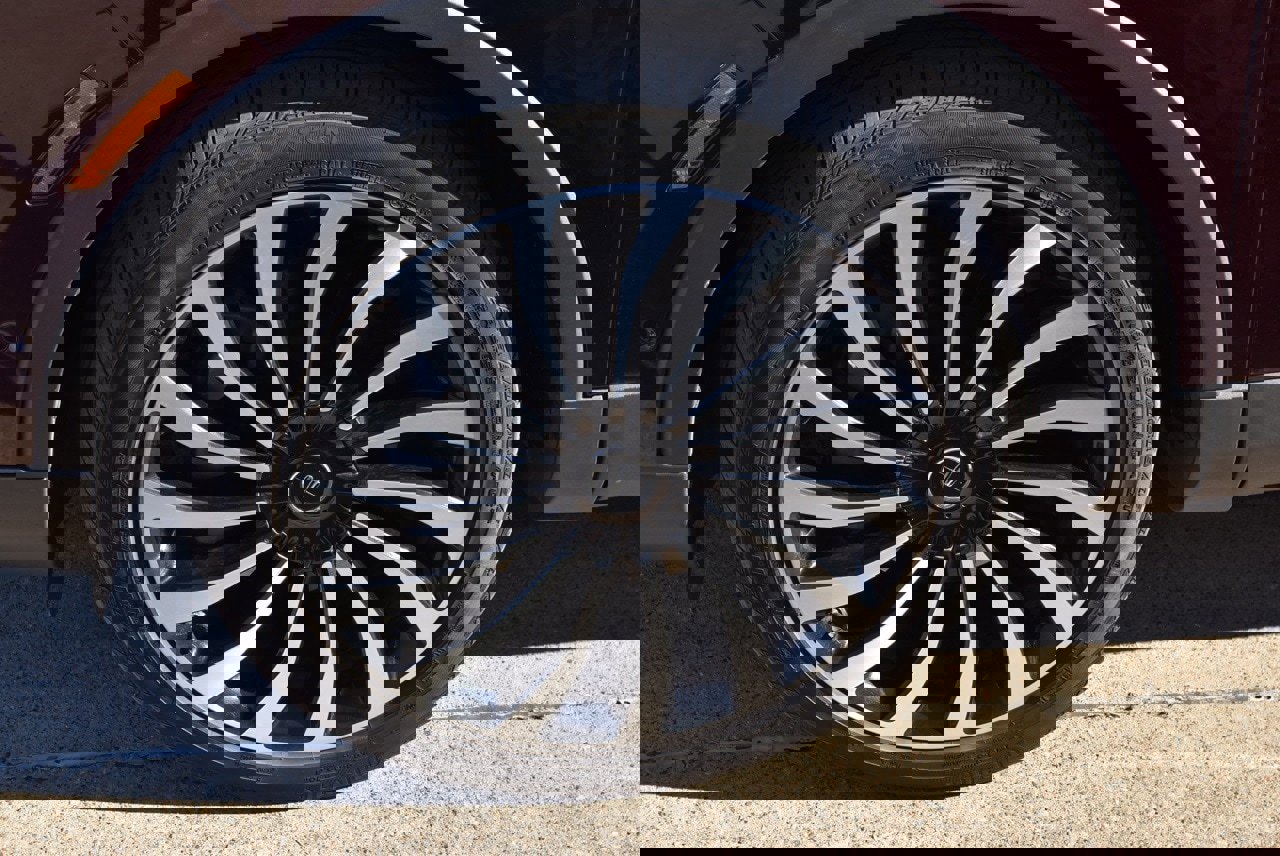 Used 2023 Lincoln Nautilus Black Label image 11