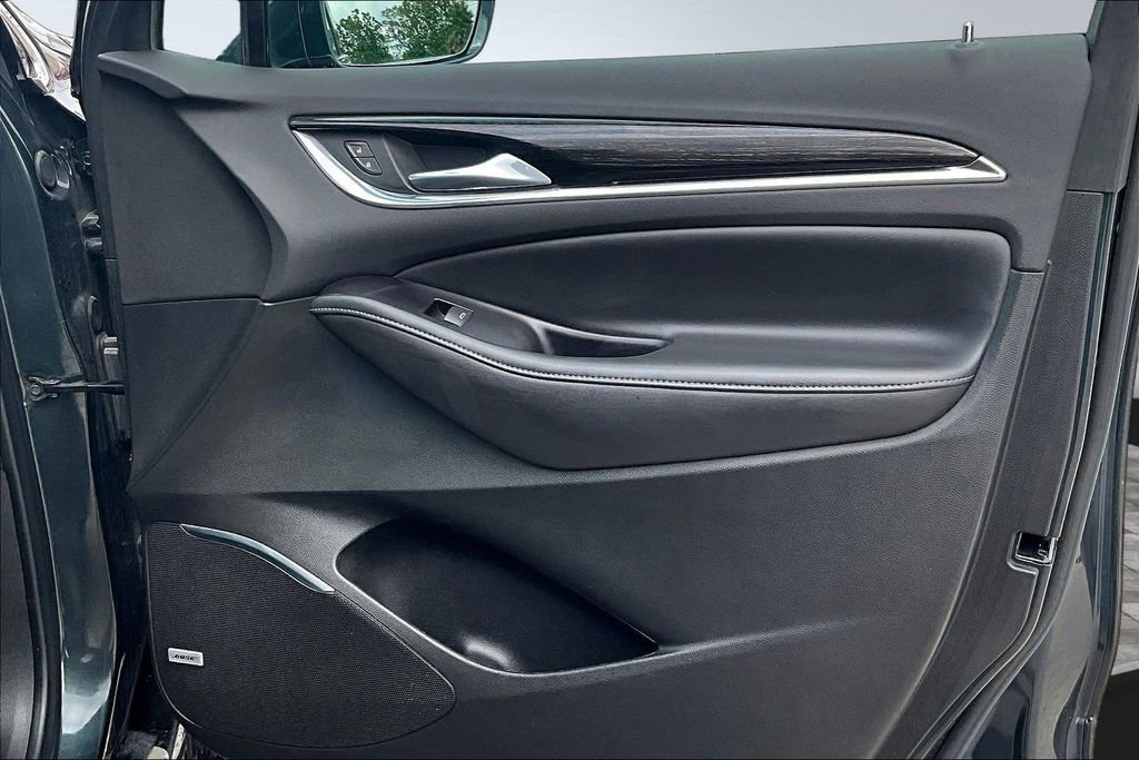 Used 2020 Buick Enclave Avenir w/ Avenir Technology Package AWD/4WD image 29