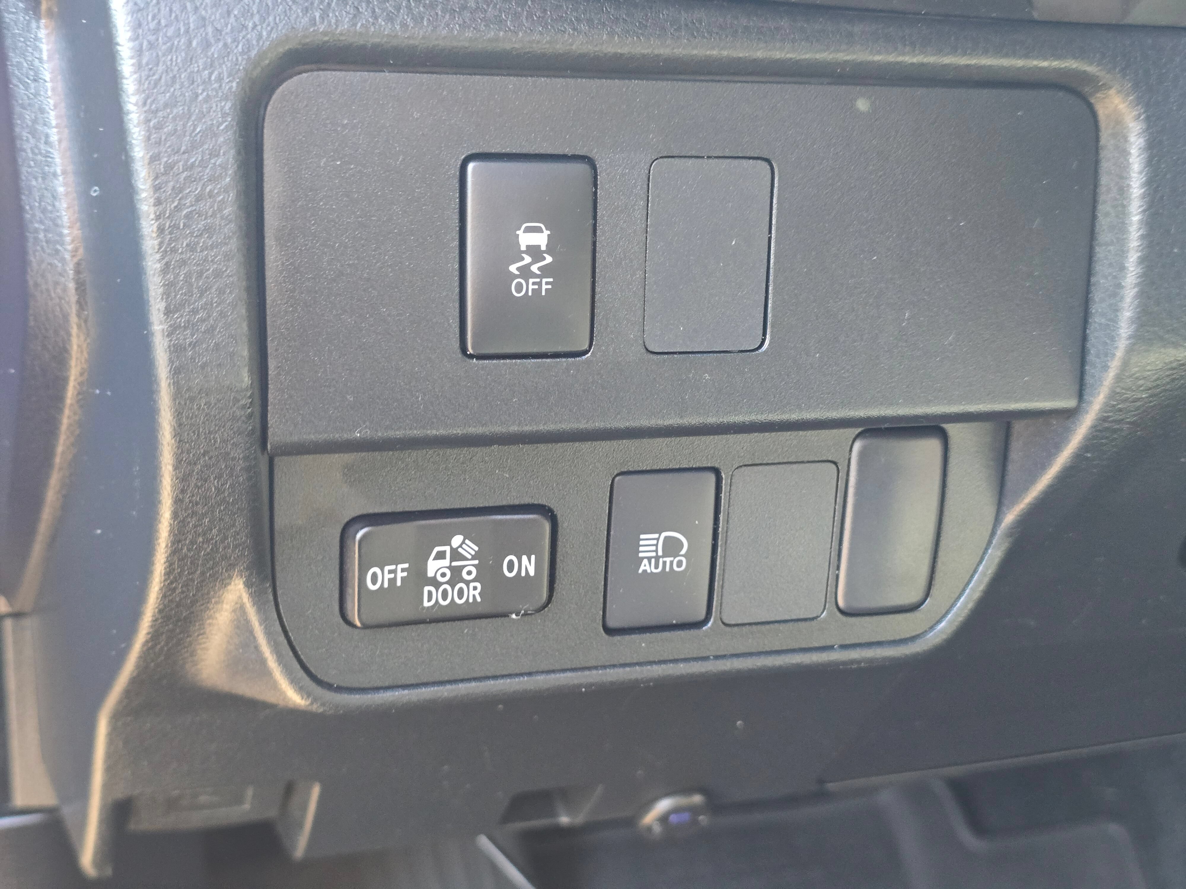 Used 2022 Toyota Tacoma SR5 w/ Black Out Package (TMS) AWD/4WD image 23
