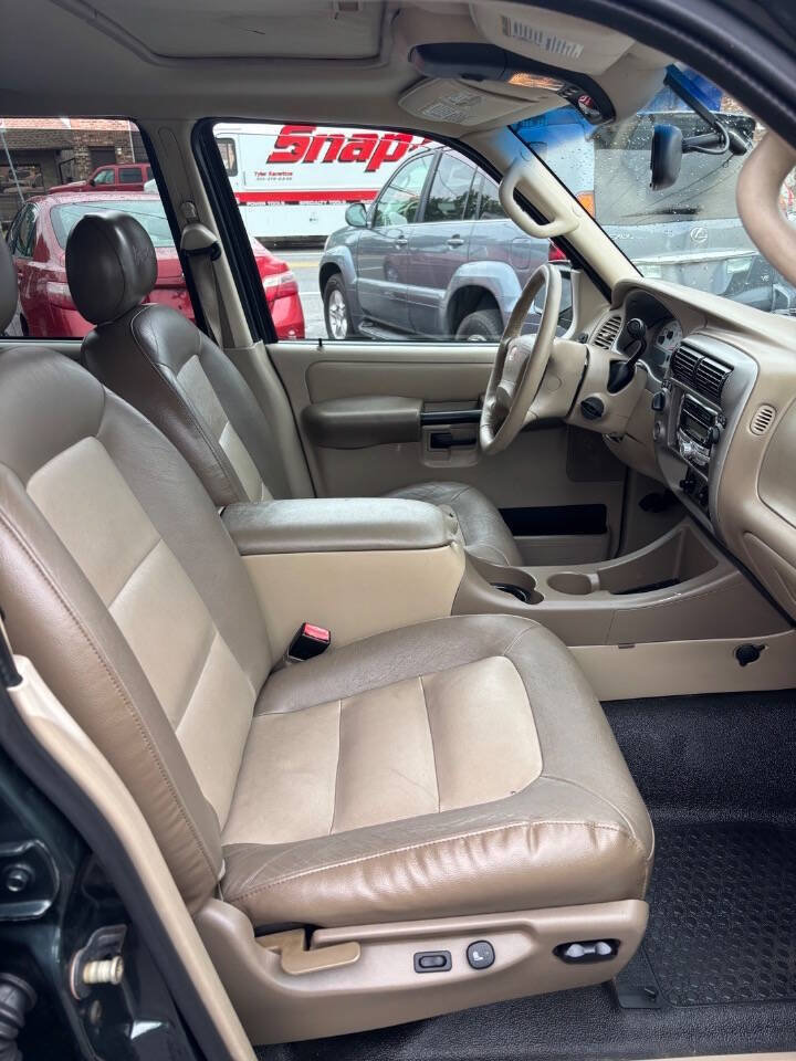 Used 2004 Ford Explorer Sport Trac XLT AWD/4WD image 14