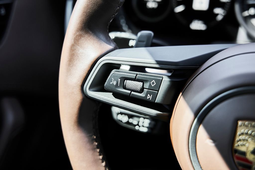 Used 2020 Porsche 911 Carrera 4S w/ Premium Package image 46