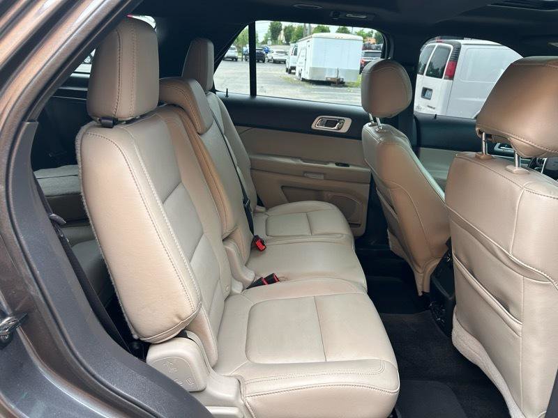 Used 2015 Ford Explorer XLT w/ Equipment Group 202A AWD/4WD image 10
