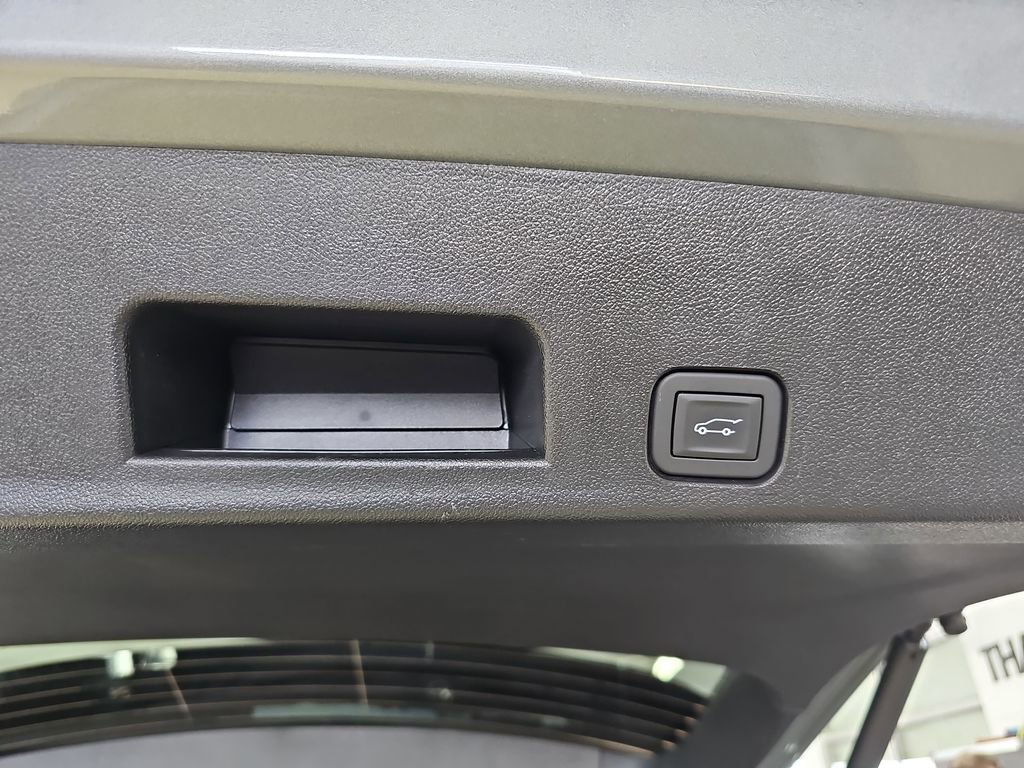 Certified 2025 Chevrolet Traverse LT w/ Driver Confidence Package image 17