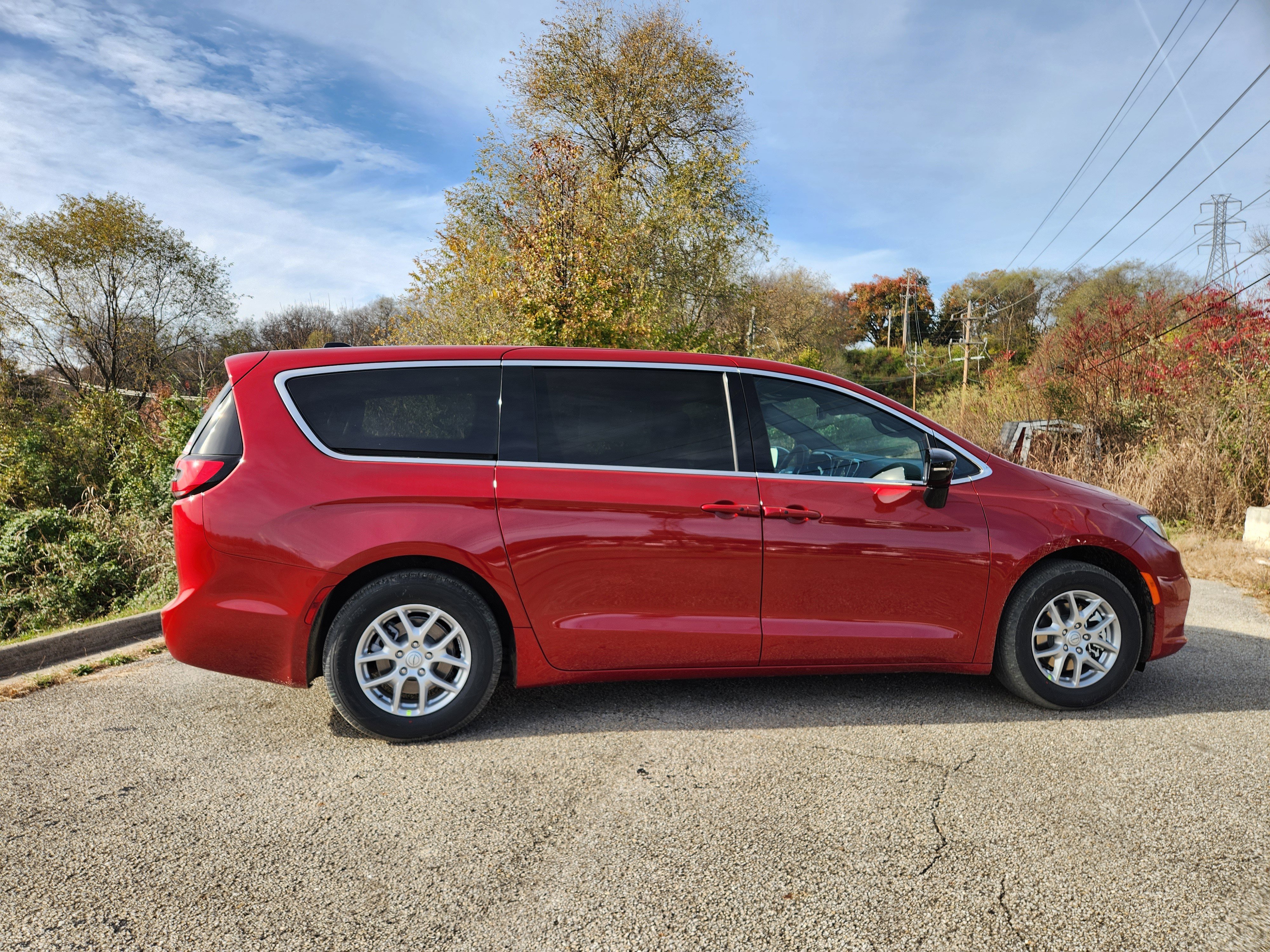 New 2026 Chrysler Pacifica Select FWD image 17