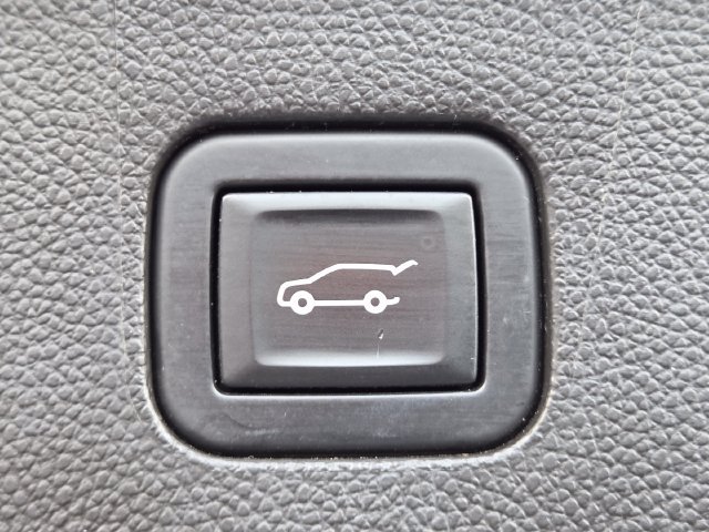 Used 2020 Buick Enclave Essence w/ Sound and Sites Package FWD image 21