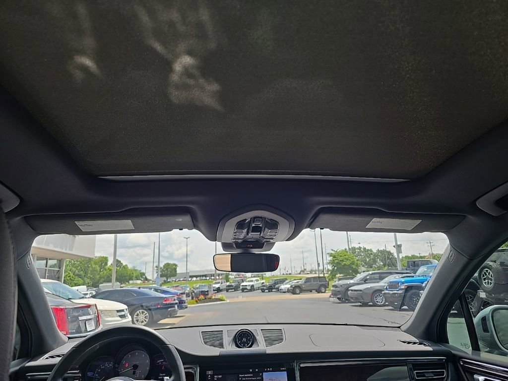 Used 2022 Porsche Macan S w/ Premium Package image 22