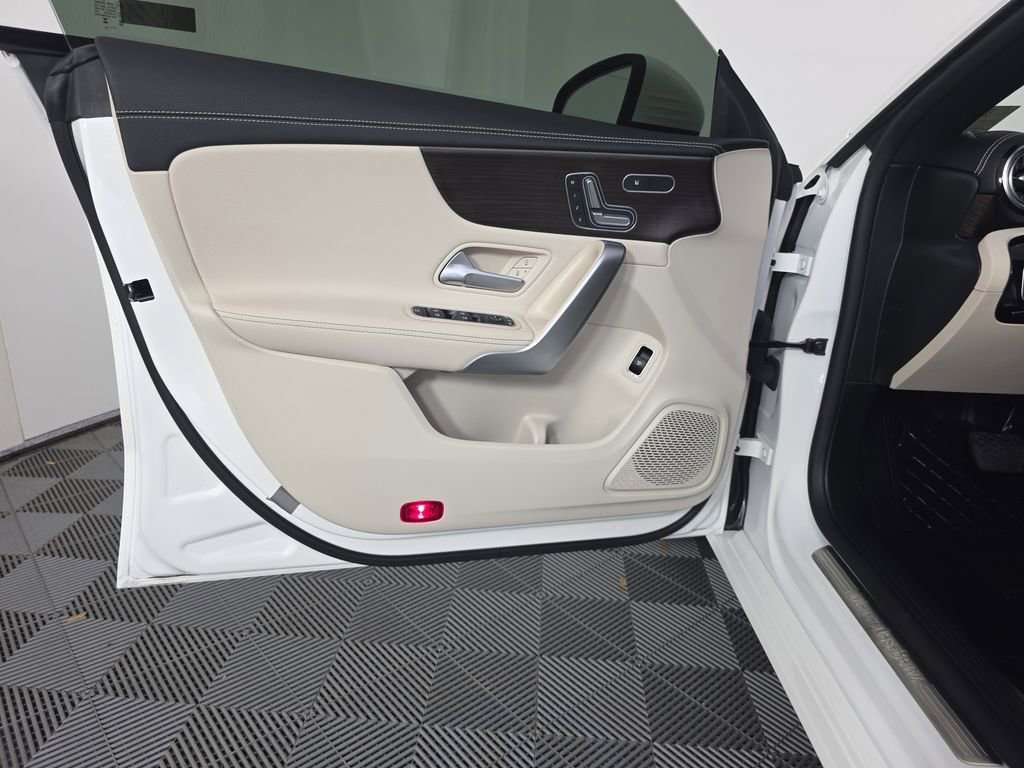 Used 2025 Mercedes-Benz CLA 250 image 17