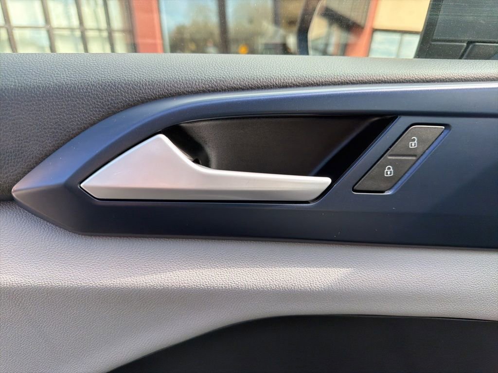 Used 2022 Volkswagen Taos SE image 33