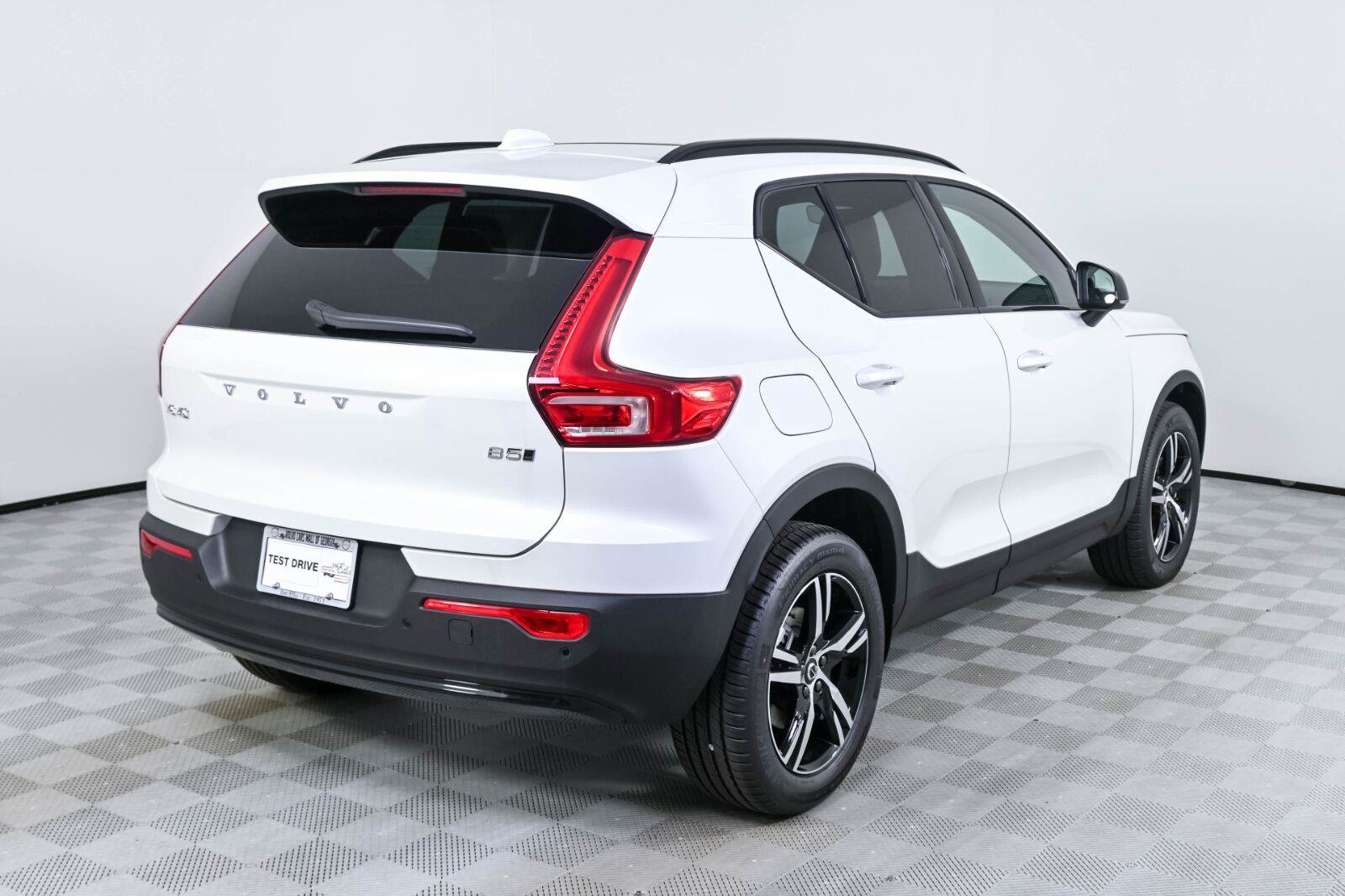 New 2026 Volvo XC40 B5 Core w/ Protection Package Premier AWD/4WD image 27