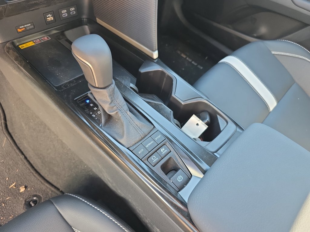 Used 2025 Toyota Camry SE w/ Convenience Package image 10