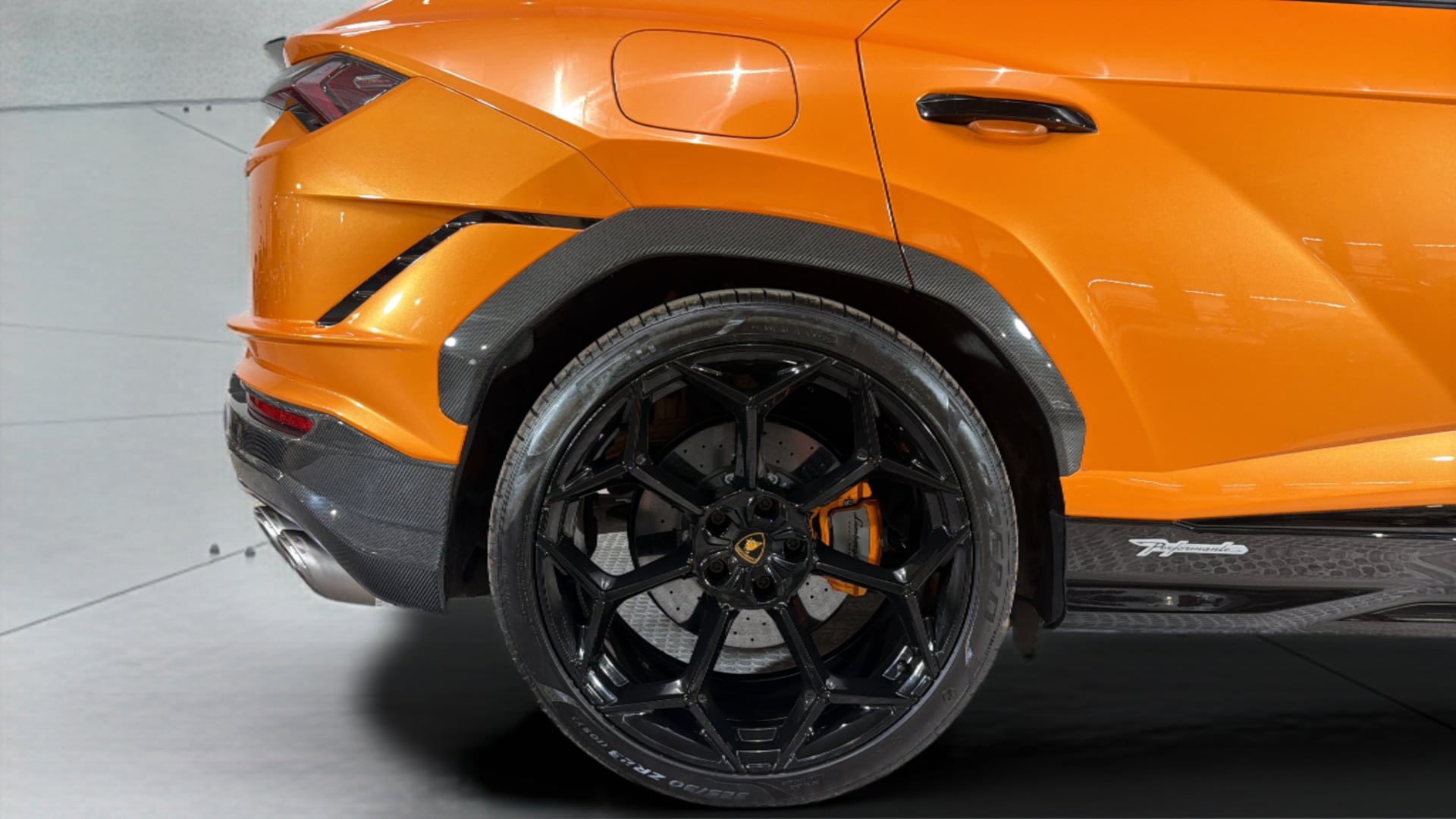 Used 2023 Lamborghini Urus Performante AWD/4WD image 35