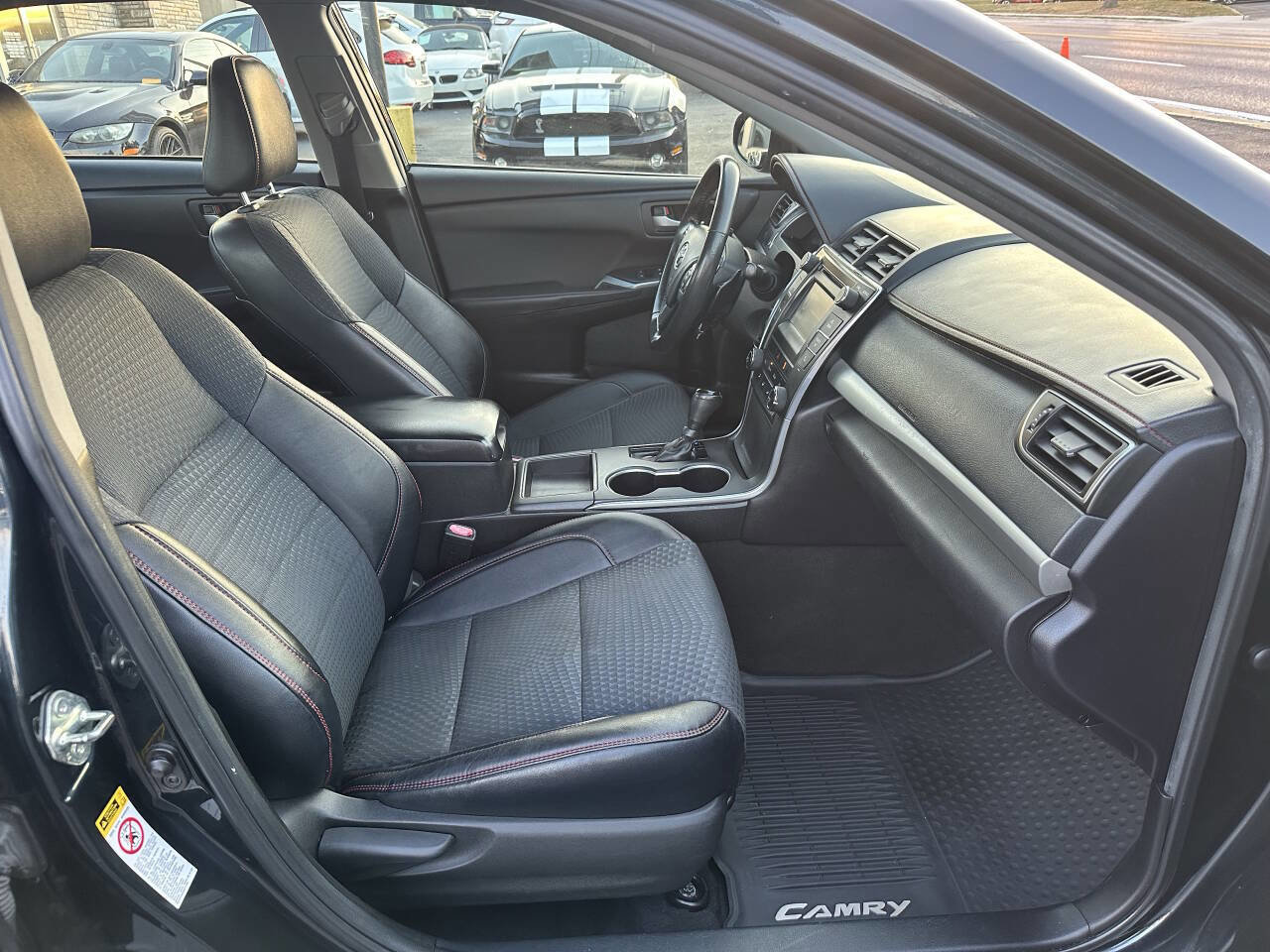 Used 2015 Toyota Camry SE image 9