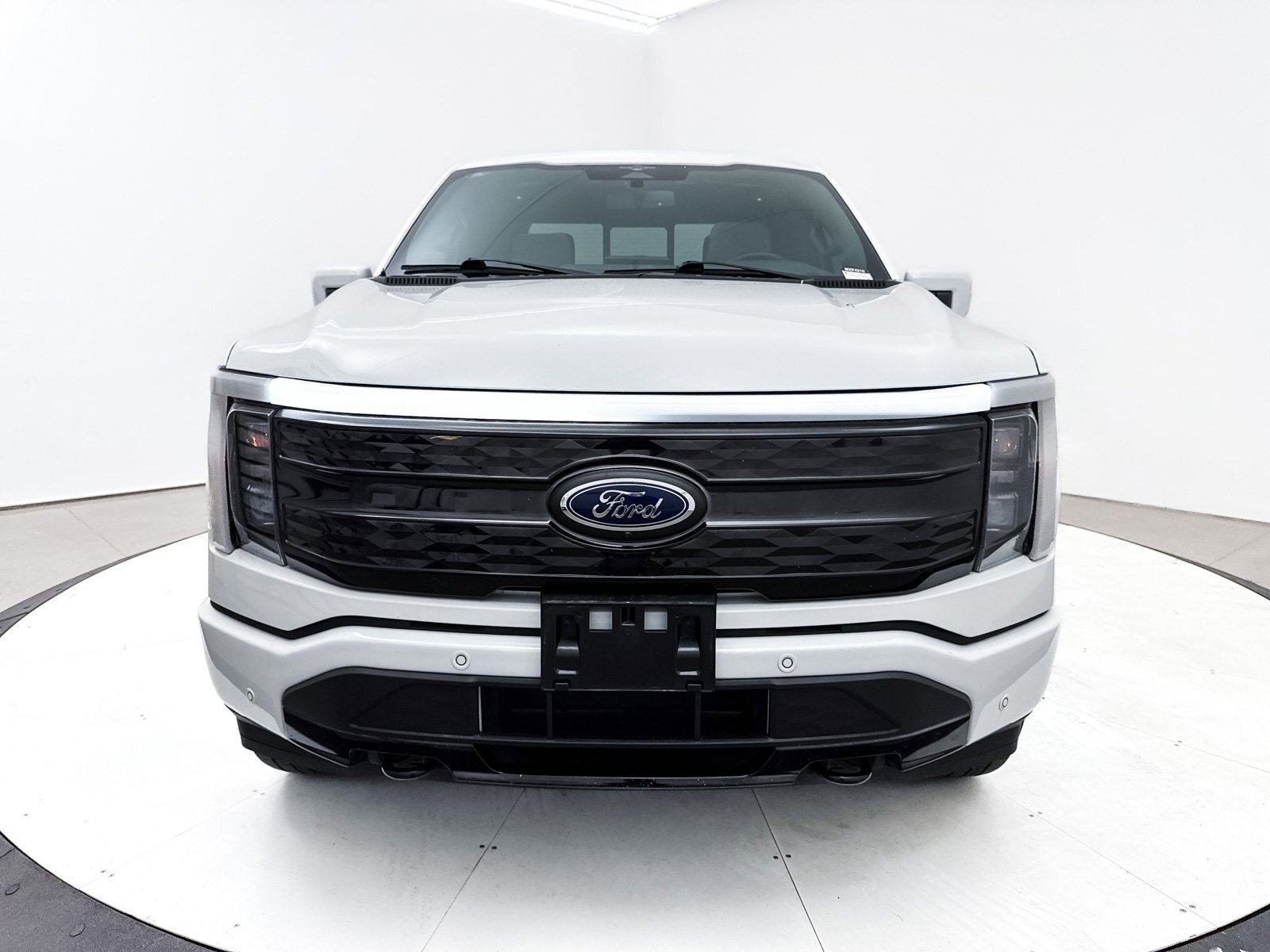 Used 2023 Ford F150 Lightning Platinum image 14