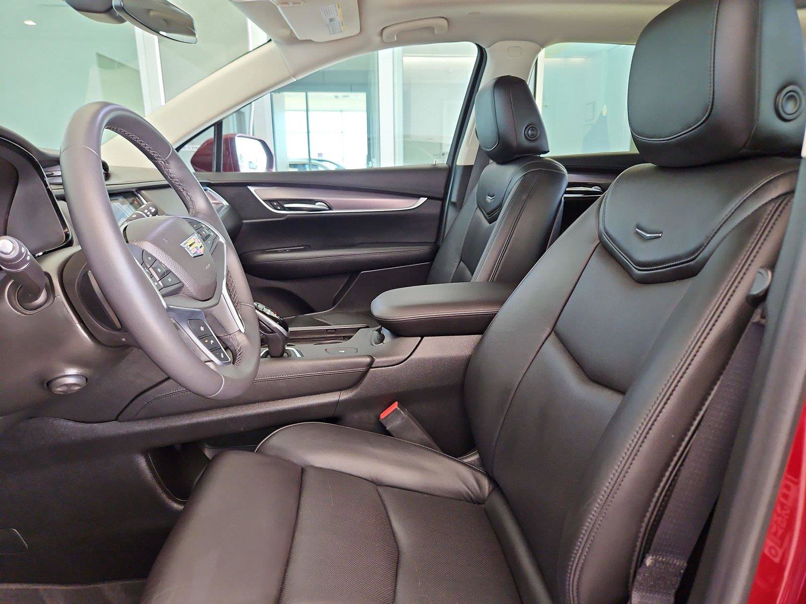 Used 2017 Cadillac XT5 Luxury w/ Driver Awareness Package FWD image 28
