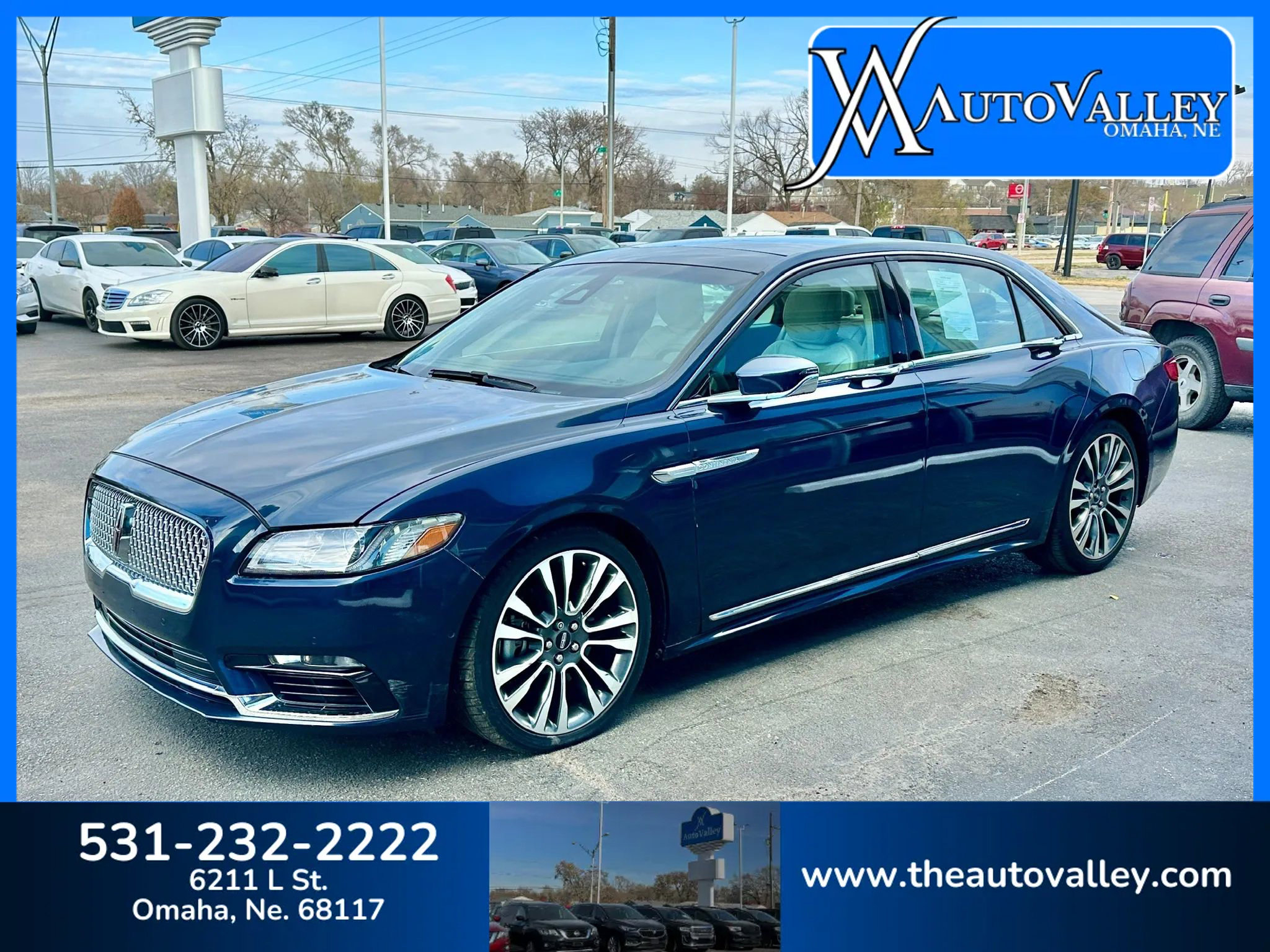 Used 2017 Lincoln Continental Select w/ Technology Package image 3