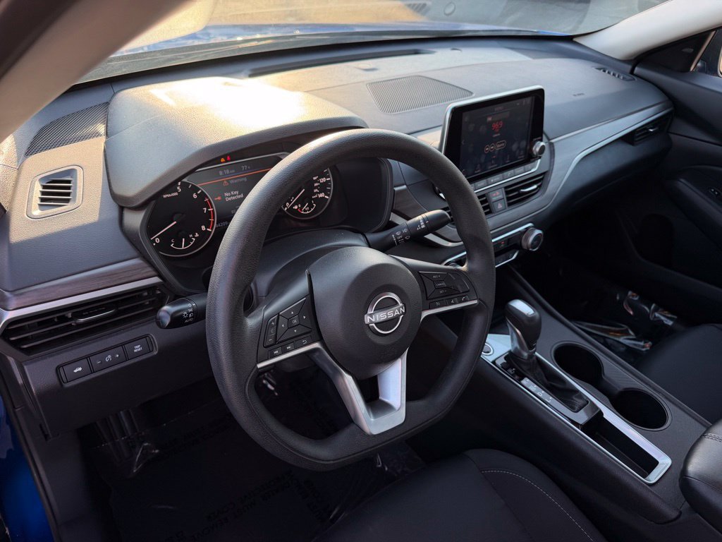 Certified 2025 Nissan Altima 2.5 SV FWD image 18