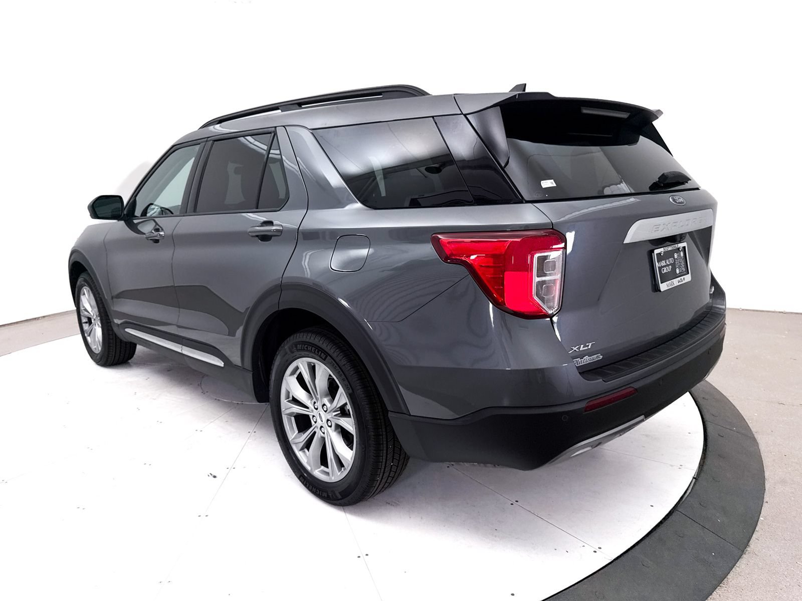 Used 2022 Ford Explorer XLT w/ Equipment Group 202A AWD/4WD image 18