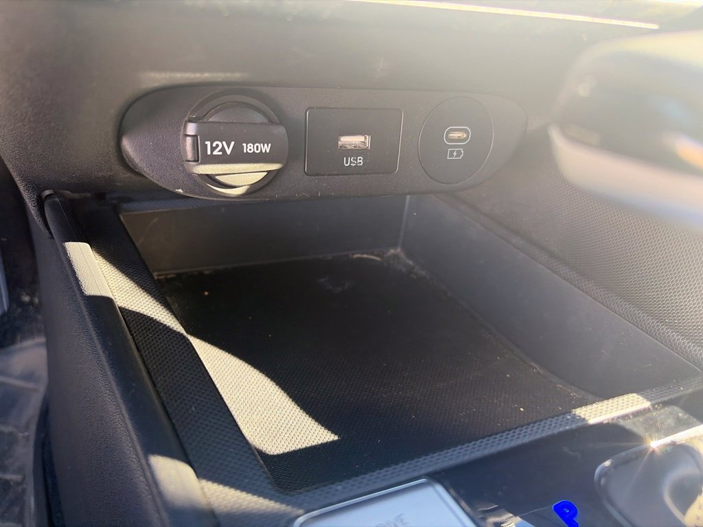 Used 2024 Hyundai Elantra SE FWD image 19
