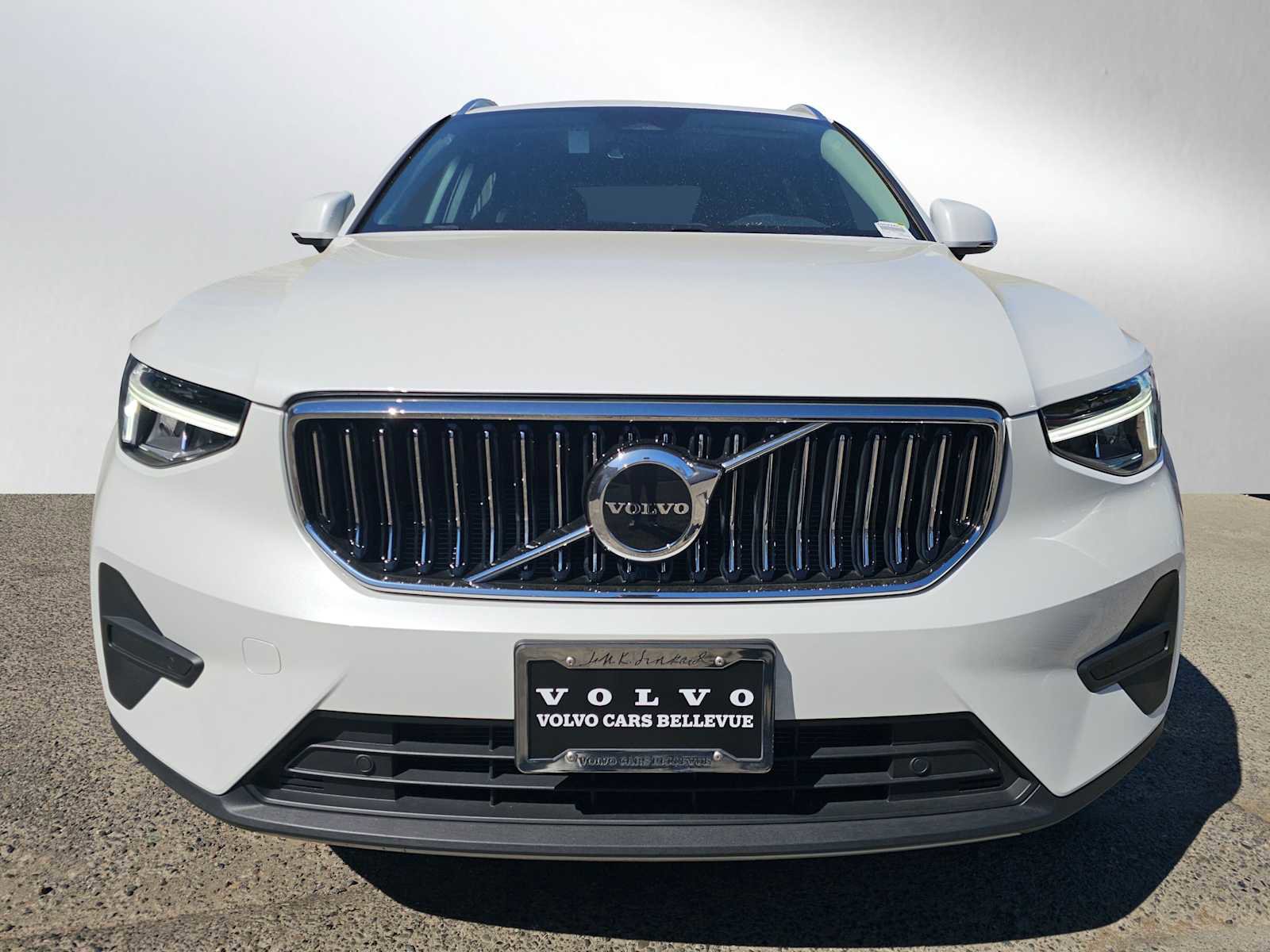 Used 2025 Volvo XC40 B5 Core w/ Climate Package AWD/4WD image 8