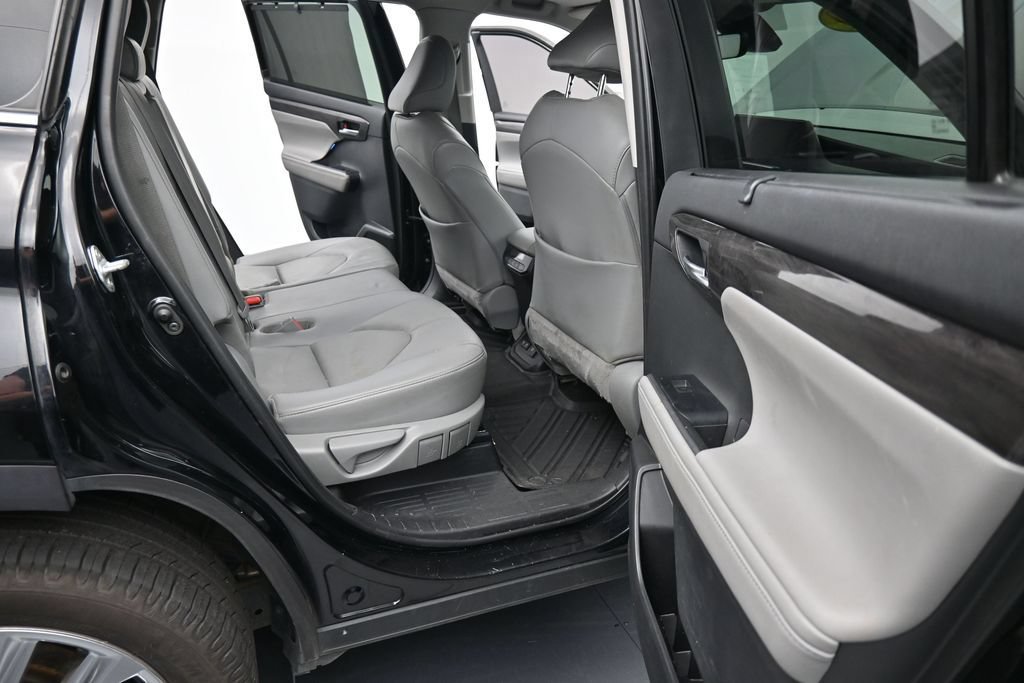 Used 2020 Toyota Highlander Limited AWD/4WD image 25