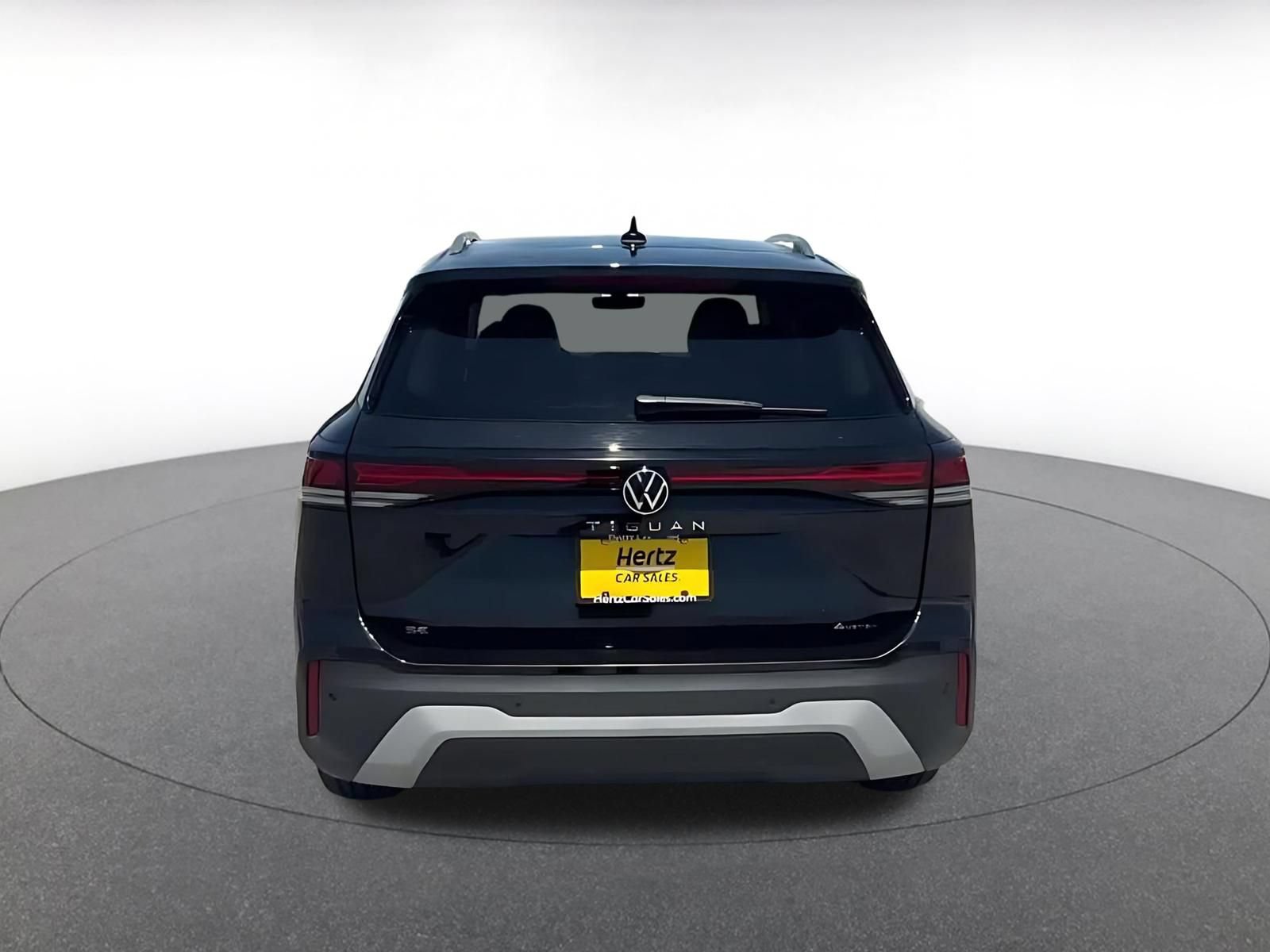 Used 2026 Volkswagen Tiguan SE AWD/4WD image 11
