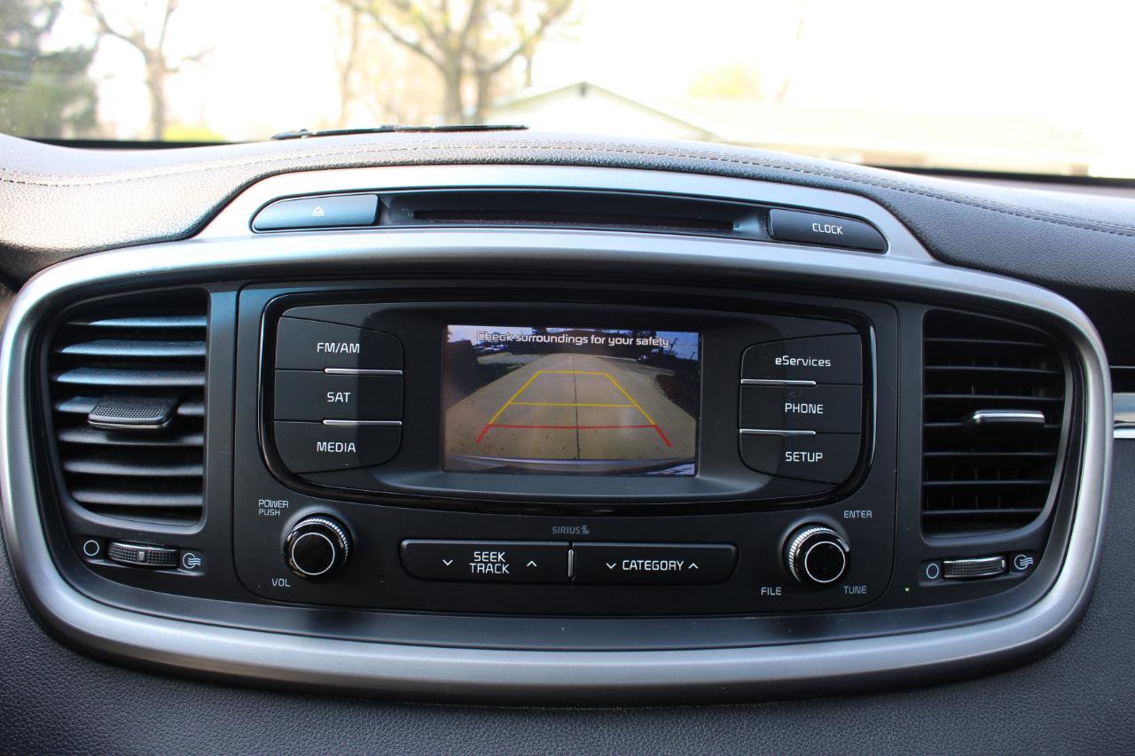 Used 2016 Kia Sorento LX w/ LX Convenience Package image 23