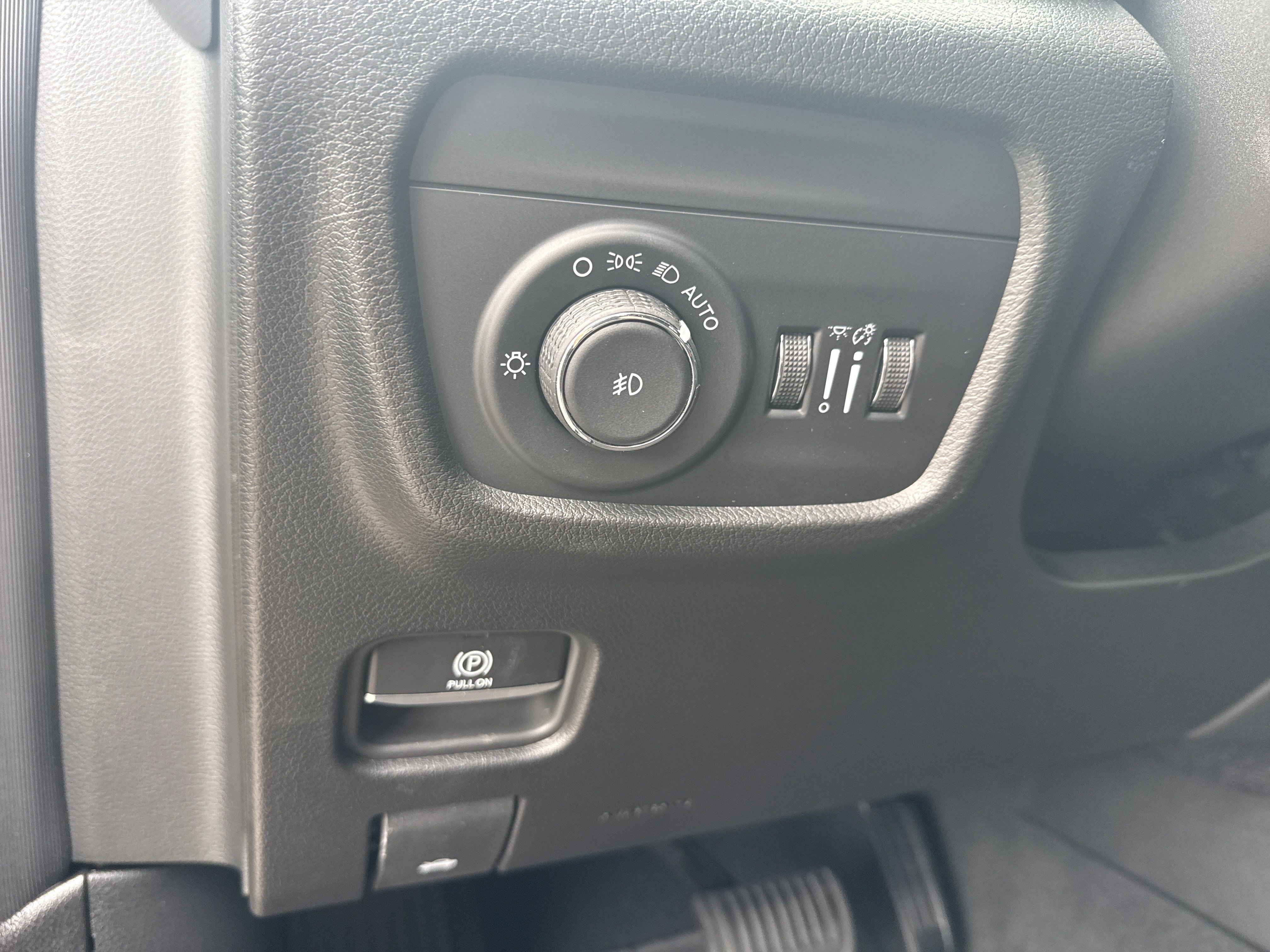 New 2026 Jeep Grand Cherokee Limited w/ Luxury Tech Group II RWD image 33