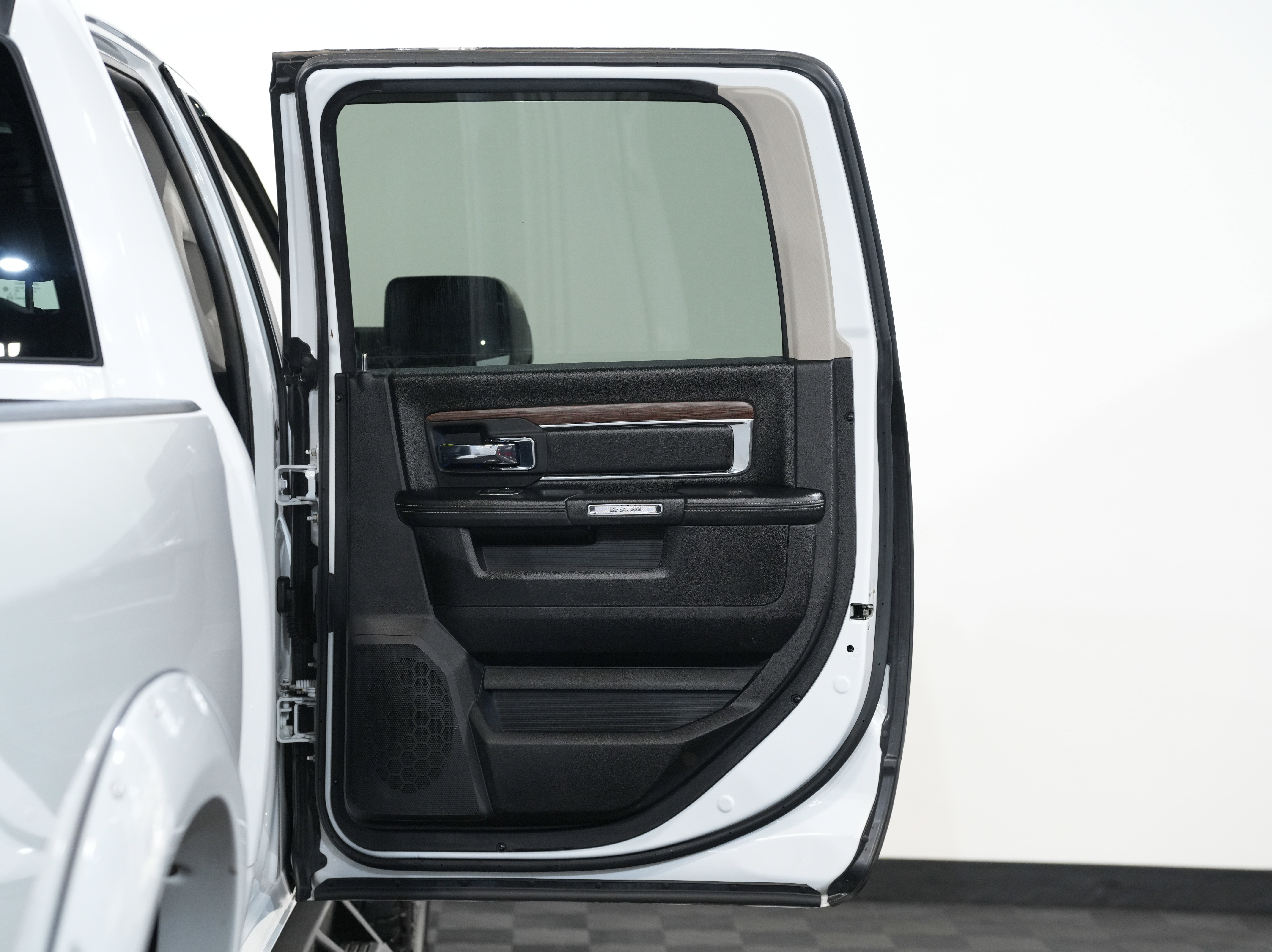 Used 2017 RAM 2500 Laramie w/ Sport Appearance Group image 31