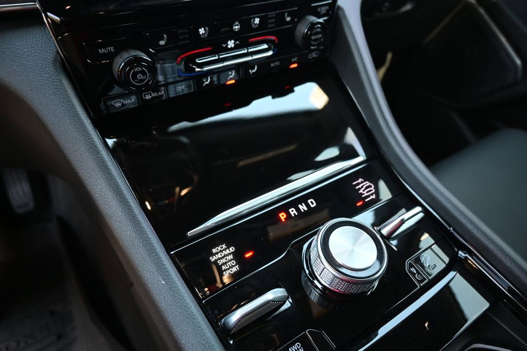 Used 2025 Jeep Grand Cherokee Overland w/ Luxury Tech Group IV image 12