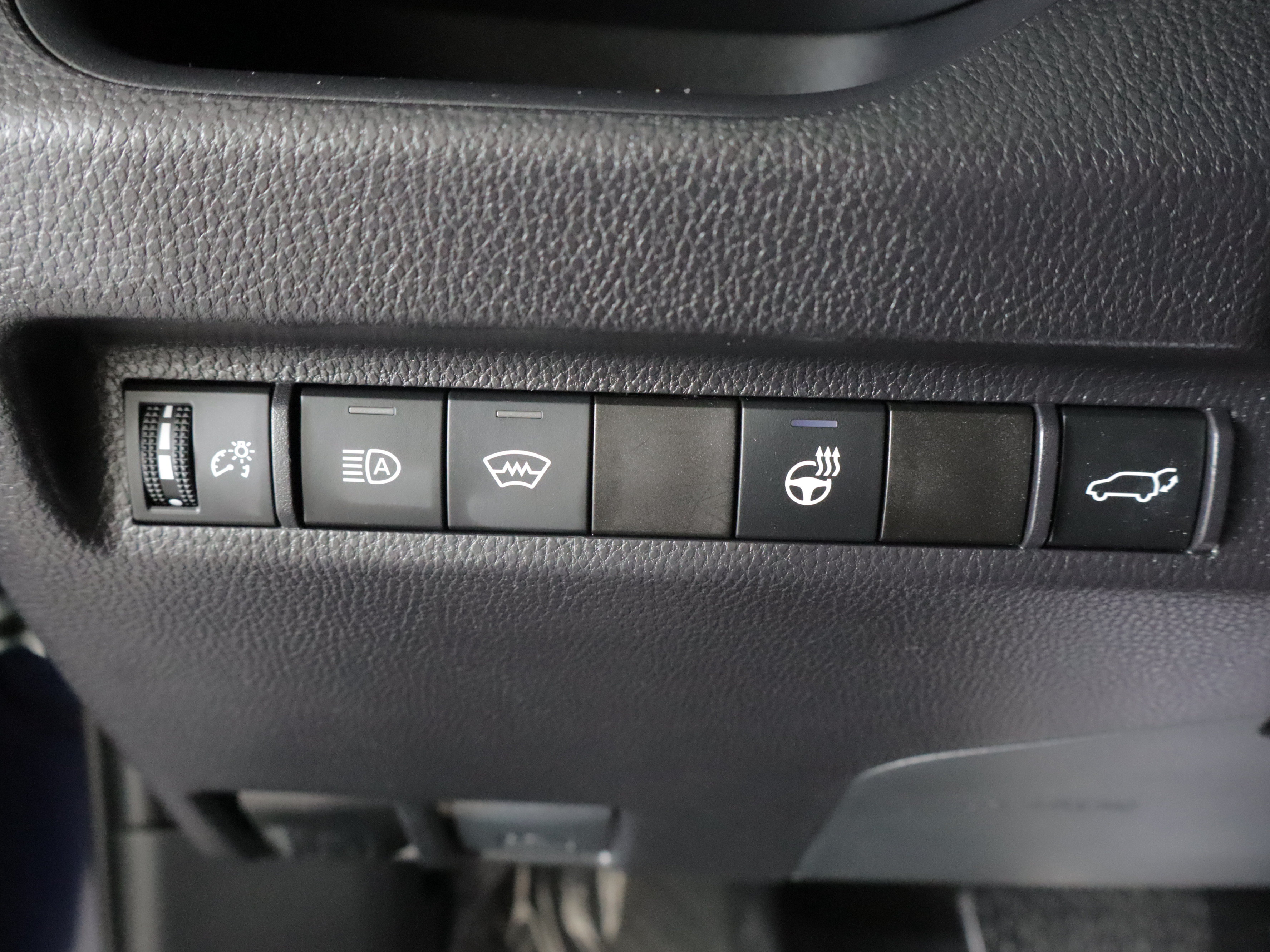 Used 2025 Toyota RAV4 XLE w/ Convenience Package AWD/4WD image 19