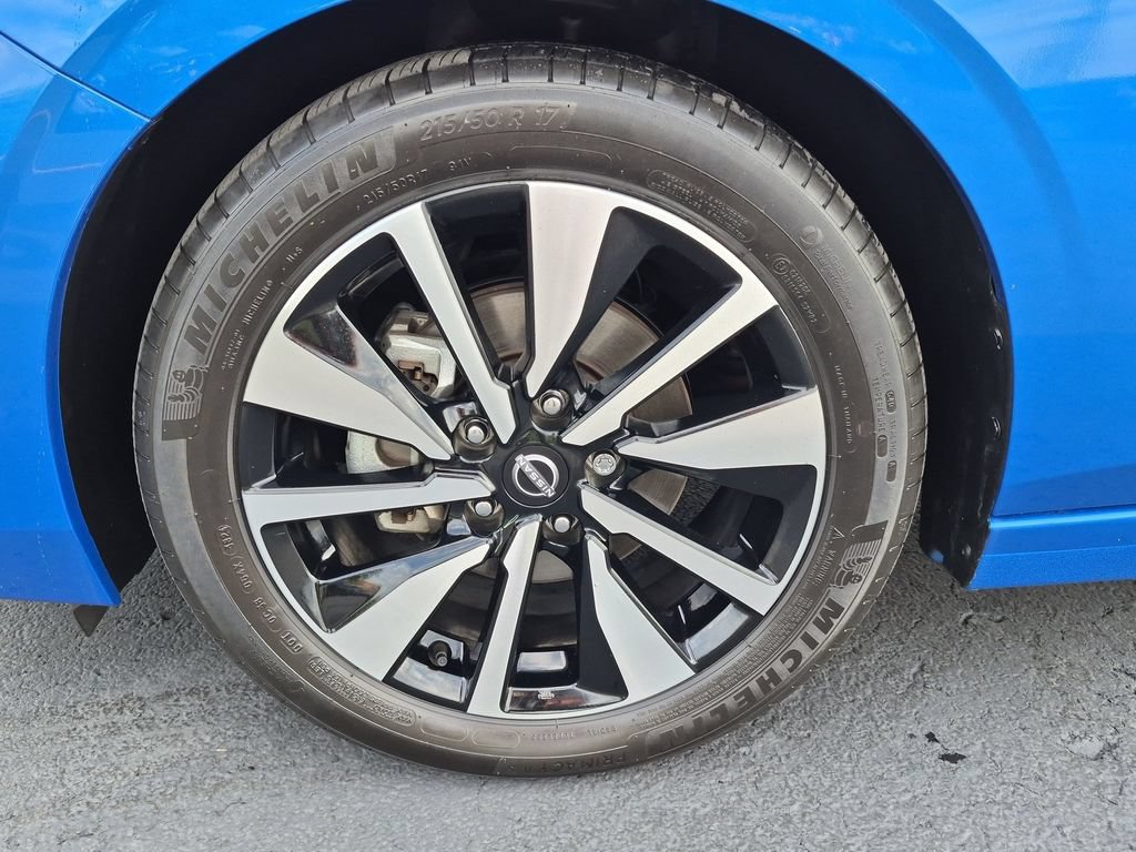 Used 2025 Nissan Sentra SV w/ SV Premium Package FWD image 9