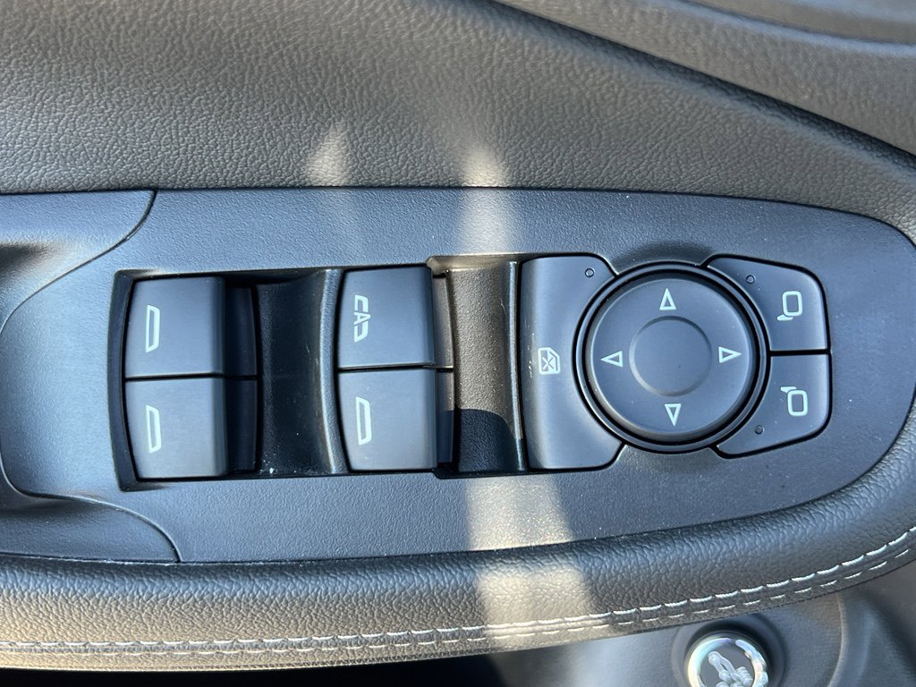 Used 2023 Buick Encore GX Essence w/ Advanced Technology Package image 12