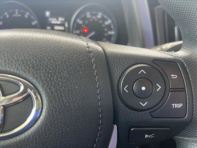Used 2018 Toyota RAV4 LE w/ Carpet Mat Package FWD image 18