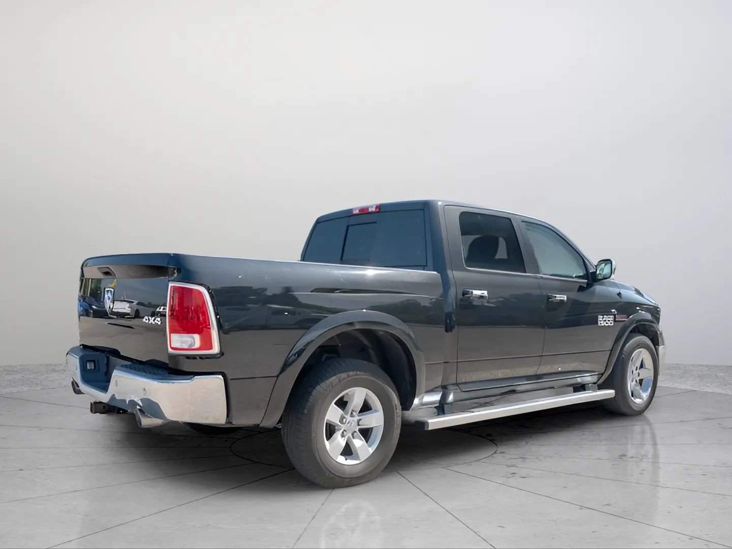 Used 2017 RAM 1500 Laramie w/ Convenience Group AWD/4WD image 5