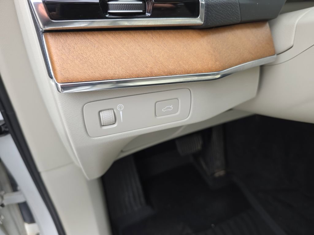 Used 2022 Volvo XC90 T5 Momentum w/ Advanced Package image 24