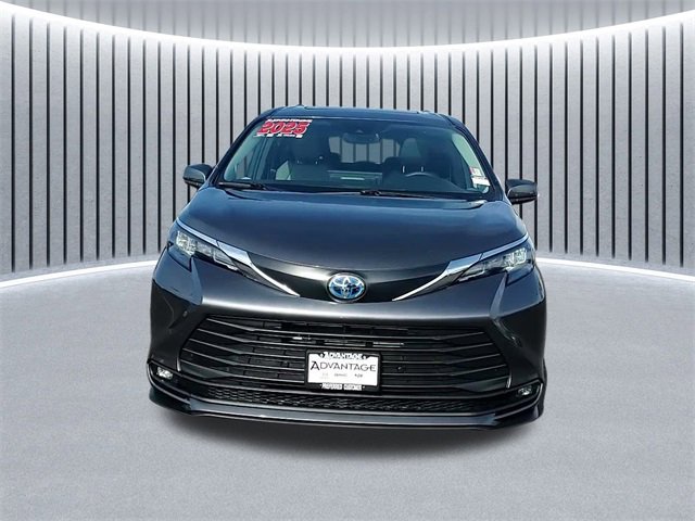 Used 2025 Toyota Sienna XLE w/ XLE Plus Package image 11