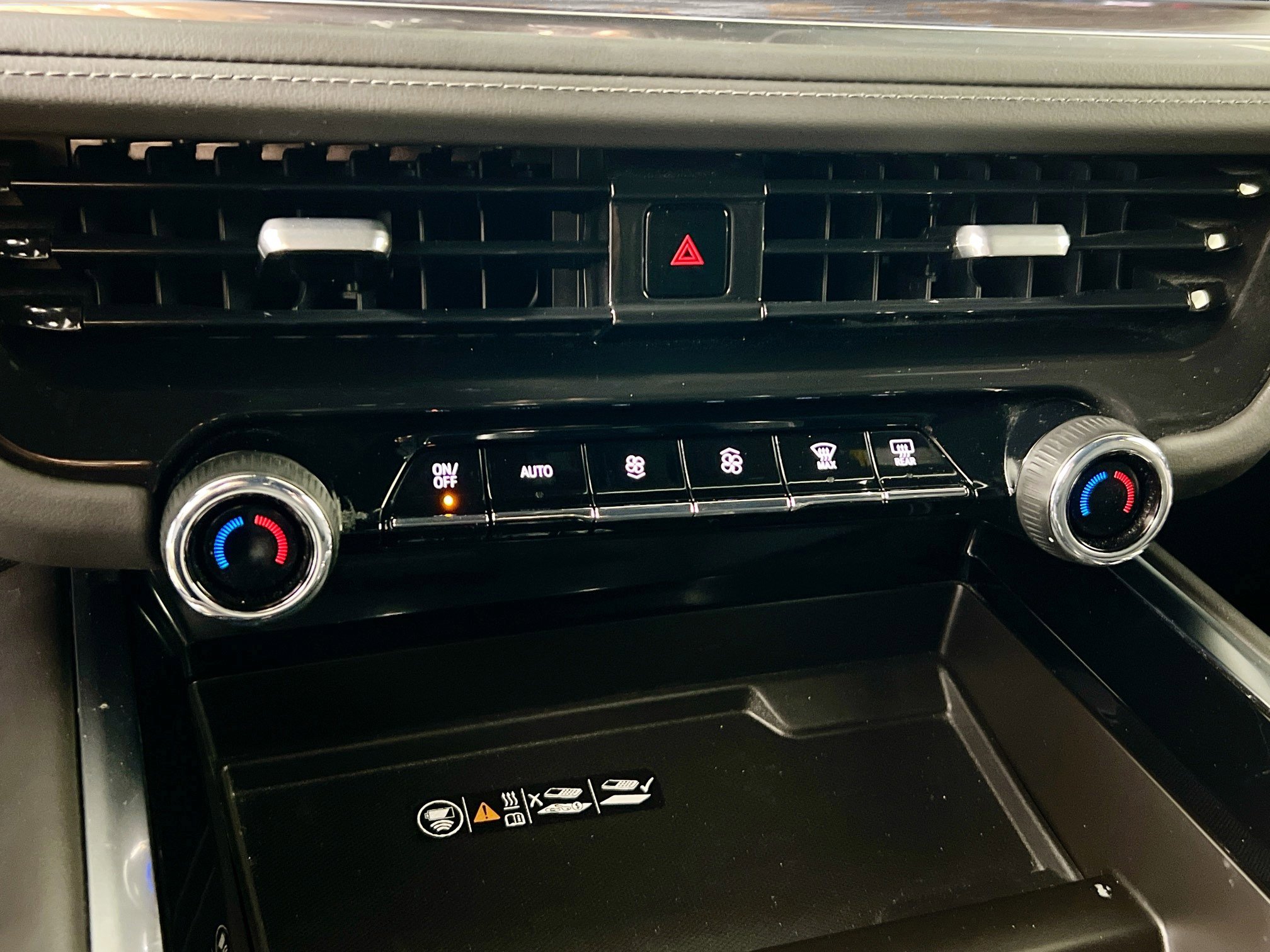 Used 2025 Chevrolet Suburban Z71 image 27