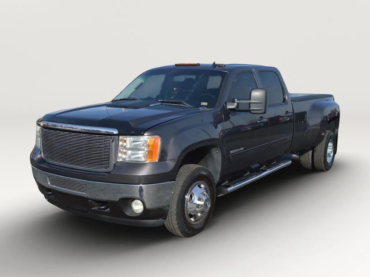 Used 2011 GMC Sierra 3500 SLT w/ SLT Convenience Package AWD/4WD image 2