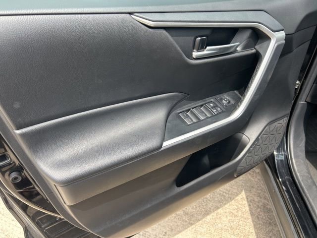 Used 2025 Toyota RAV4 XLE FWD image 21