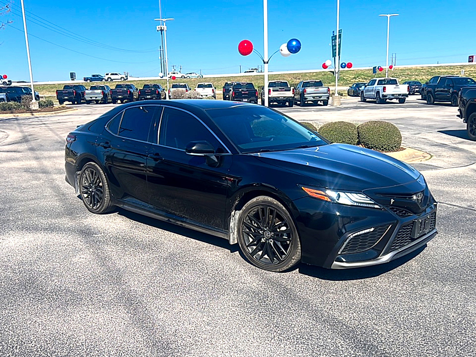 Used 2022 Toyota Camry XSE image 3