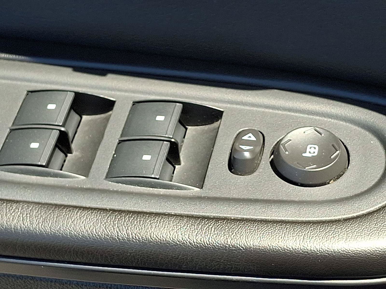 Used 2015 GMC Acadia SLE AWD/4WD image 27