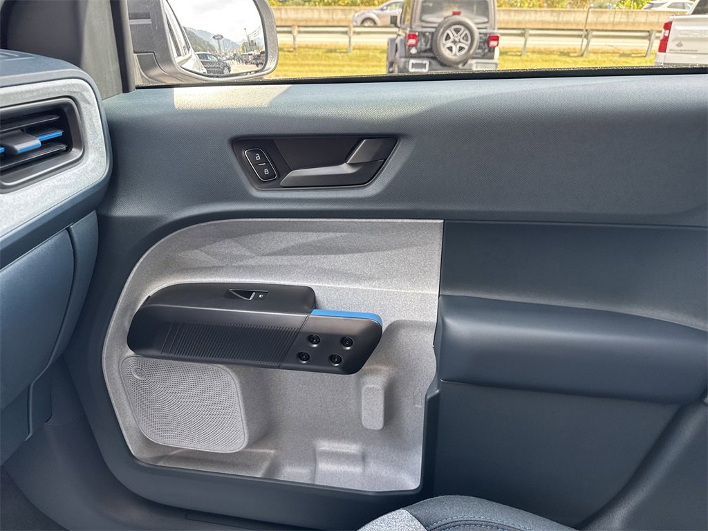 New 2025 Ford Maverick XLT image 25