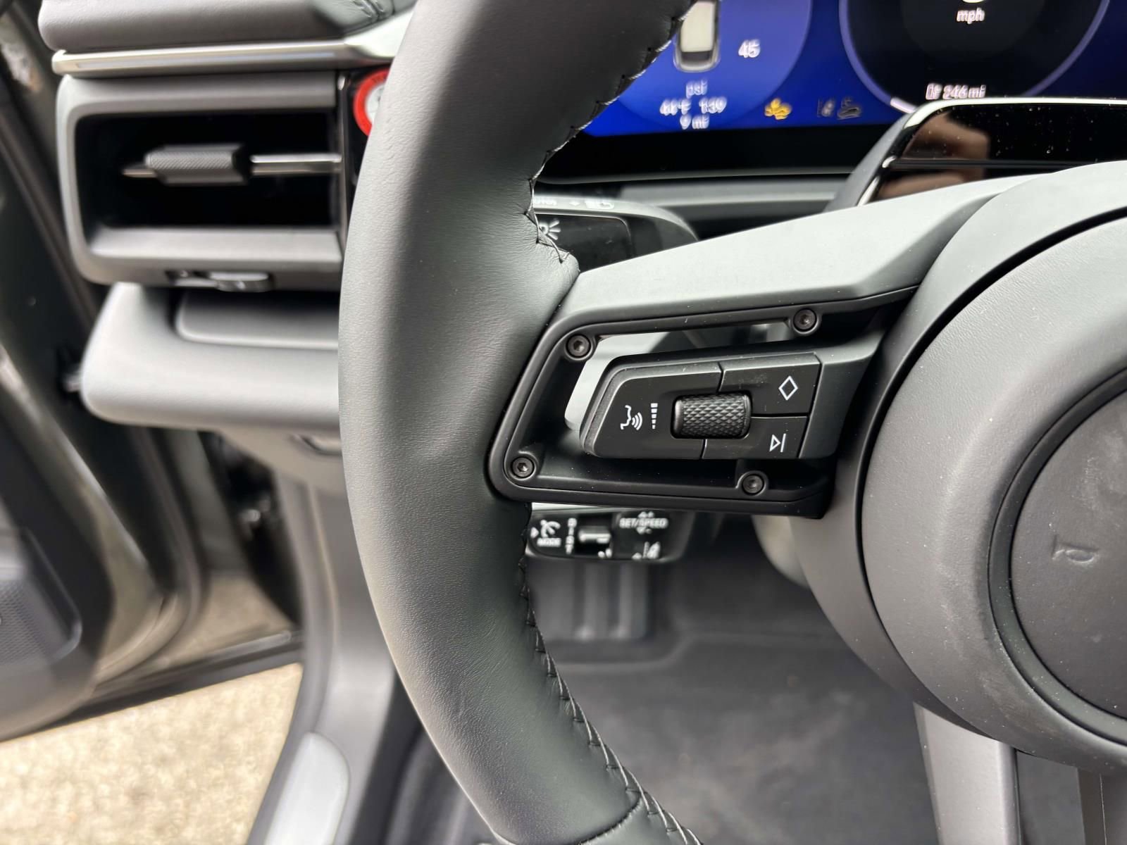New 2026 Porsche Macan 4S Electric AWD/4WD image 30