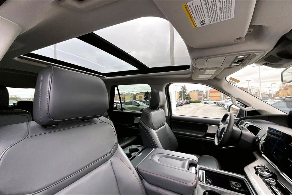 Used 2025 Ford Expedition Active image 21