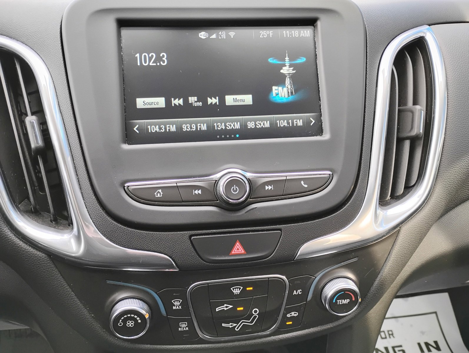 Used 2018 Chevrolet Equinox LT image 6