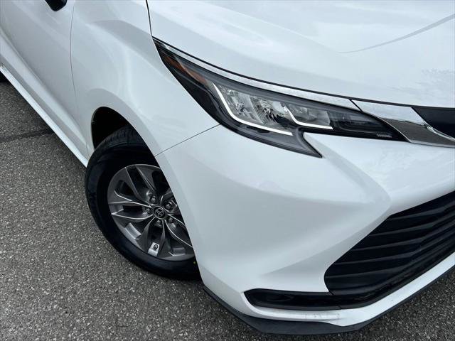 Certified 2023 Toyota Sienna LE FWD image 2