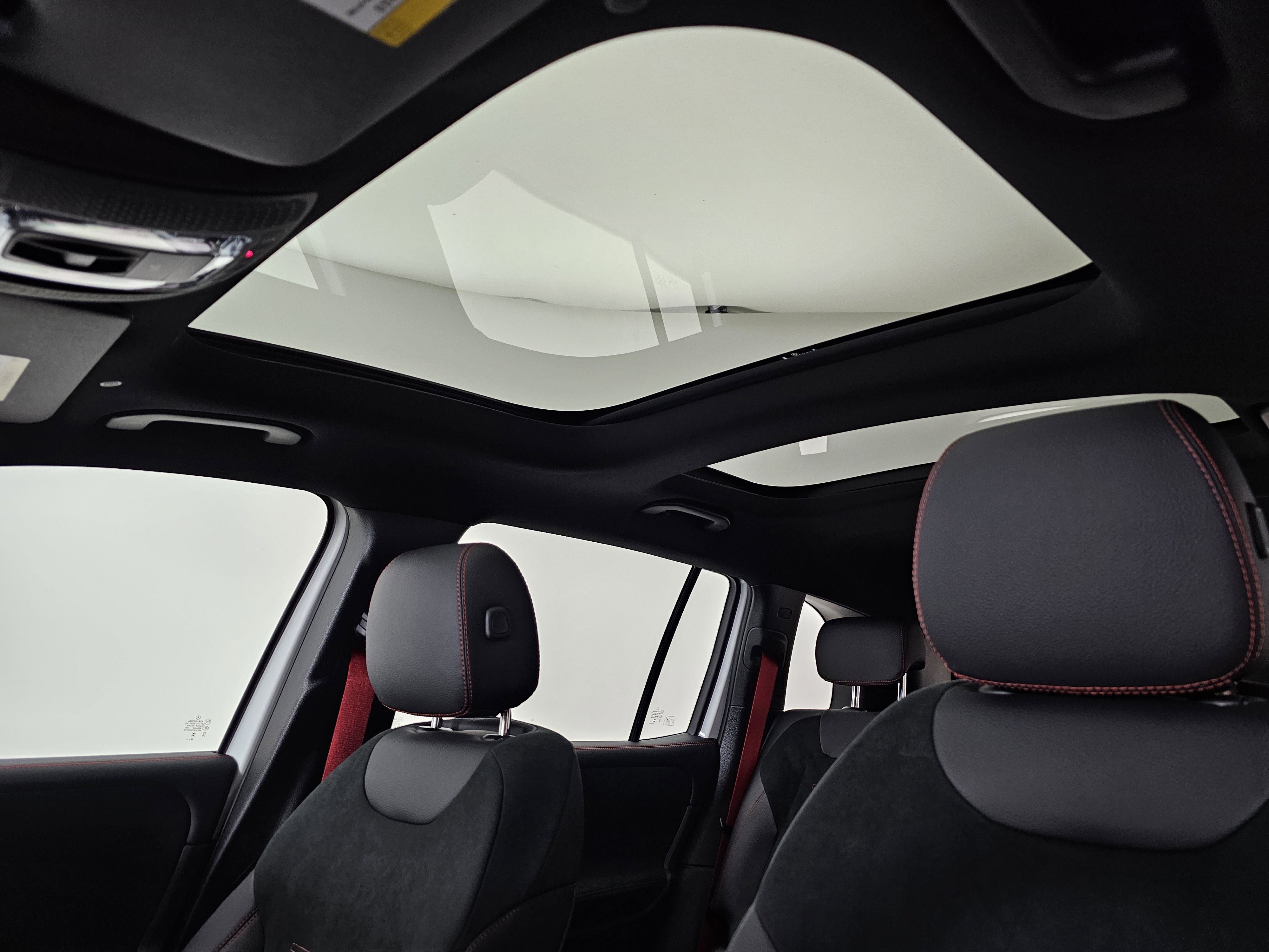 Used 2025 Mercedes-Benz GLB 35 AMG 4MATIC image 12